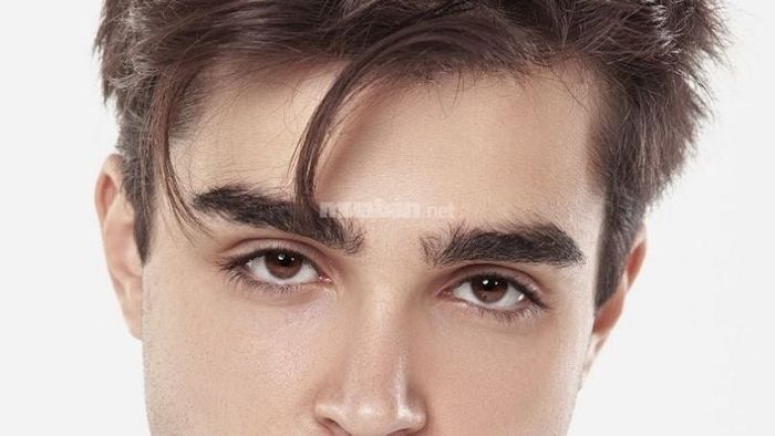 Nam giới sở hữu mắt tam bạch có suy nghĩ thấu đáo, tư duy logic và tính cách dễ gần, cởi mở.