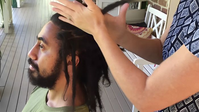 Hướng dẫn tết tóc Dreadlock tại nhà bước 4 (Minh họa hình ảnh)