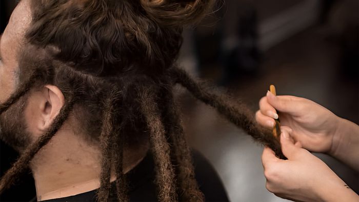 Hướng dẫn tết tóc Dreadlock tại nhà bước 3 (Minh họa hình ảnh)