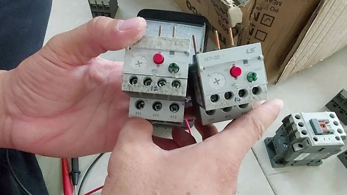 Rơ le nhiệt gặp sự cố có thể khiến tủ lạnh ngừng hoạt động