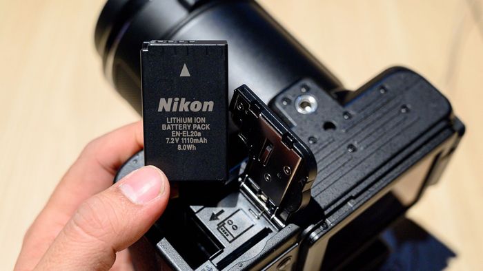 Khi nào bạn nên sạc pin cho máy ảnh Nikon CoolPix?