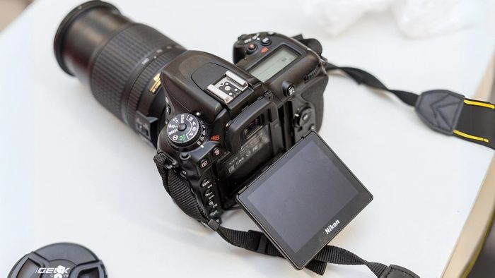 Hướng dẫn bật lưới trên máy ảnh Nikon D3200, D5200, D7500 - bước 1