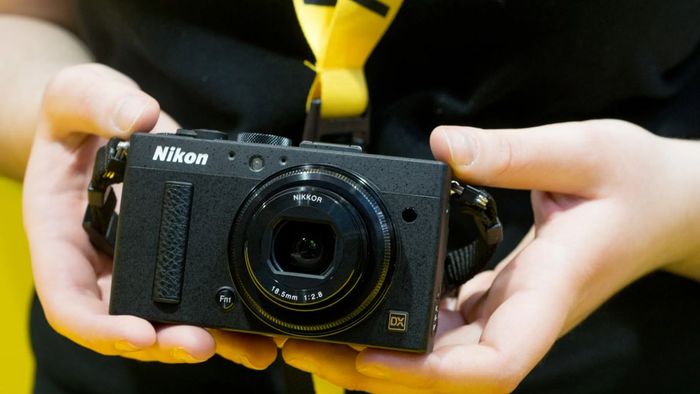 Đánh giá chi tiết các dòng máy Compact của Nikon.