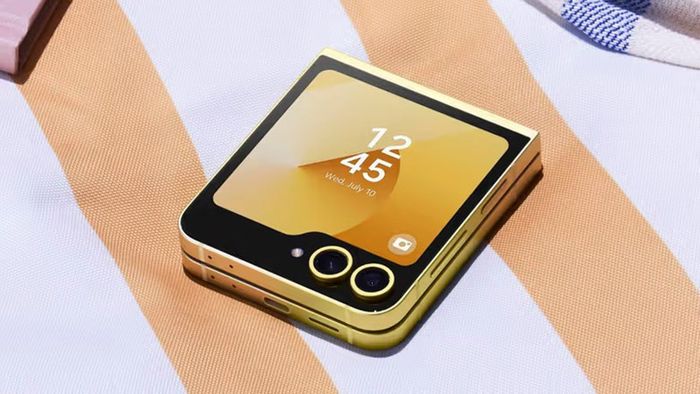 galaxy-z-flip-7-fe-4