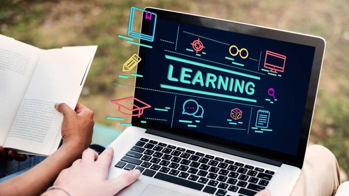 Elearning là phương pháp đào tạo trực tuyến.