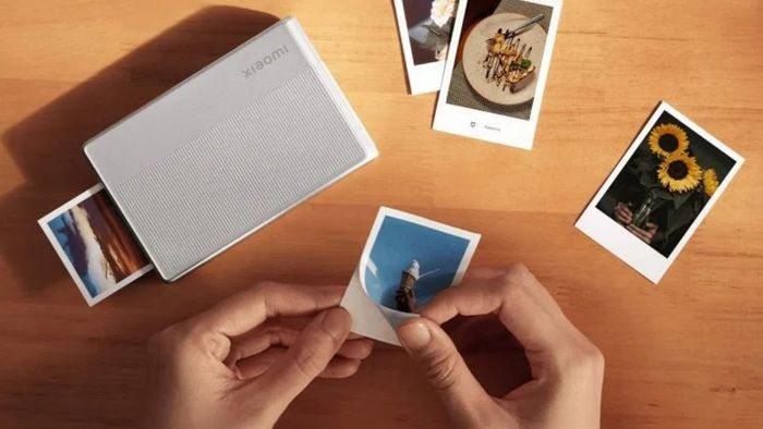 Máy in ảnh di động Xiaomi 1S cho ra ảnh với lớp keo có sẵn ở mặt sau