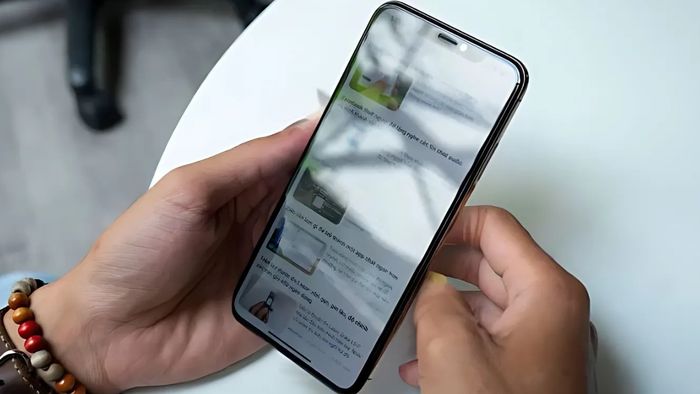Cảnh giác với việc người ngồi gần có thể đọc trộm tin nhắn Zalo