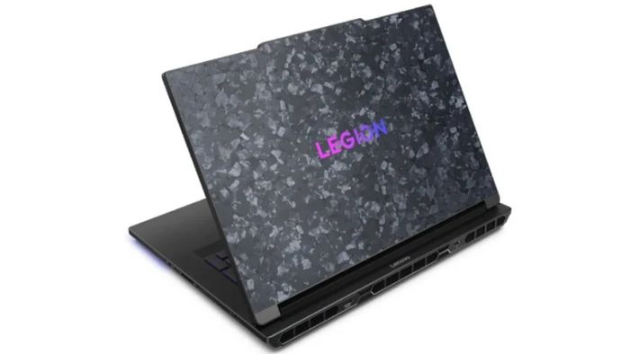 Nắp máy của Legion 9i được chế tạo từ sợi carbon với cấu trúc tám lớp độc đáo.