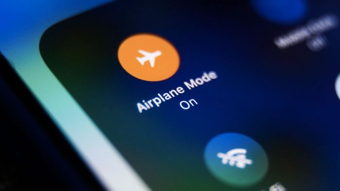 WhatsApp không nhận mã xác minh do điện thoại đang ở chế độ máy bay