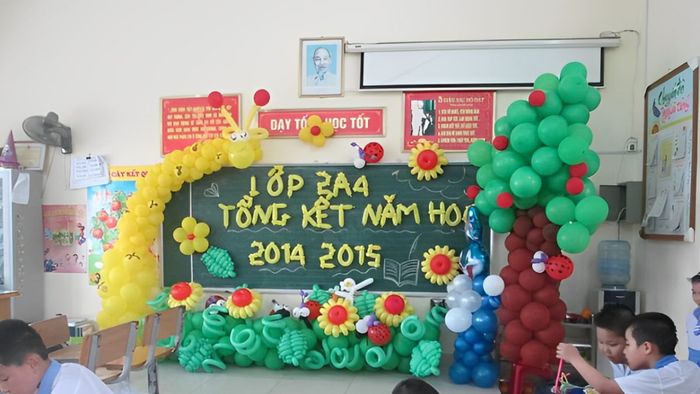 Trang trí bảng tổng kết năm học với phụ kiện đẹp mắt và sinh động