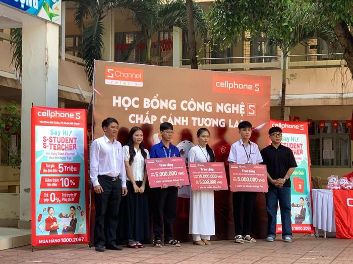 CellphoneS thực hiện trao học bổng công nghệ S