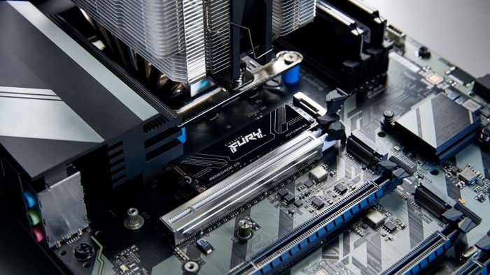 Kingston FURY Renegade G5 có thể dễ dàng lắp đặt trên các bo mạch chủ phổ biến hiện nay