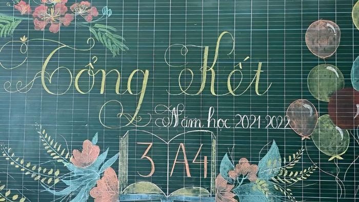 Trang trí bảng tổng kết năm học bằng phấn với màu sắc sặc sỡ