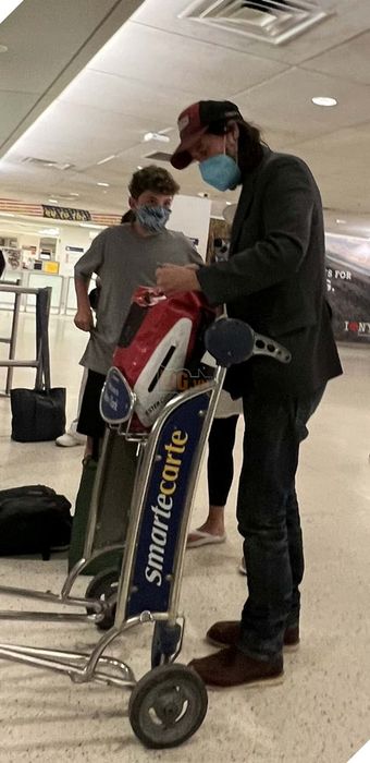 Những Câu Chuyện Cảm Động Về Keanu Reeves Khiến Fan Càng Thêm Ngưỡng Mộ Phần 2