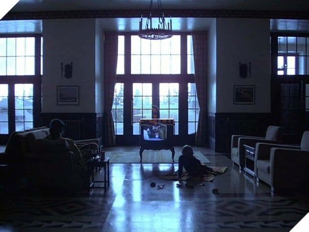 Những Chi Tiết Ít Ai Để Ý Trong The Shining – Phần 3
