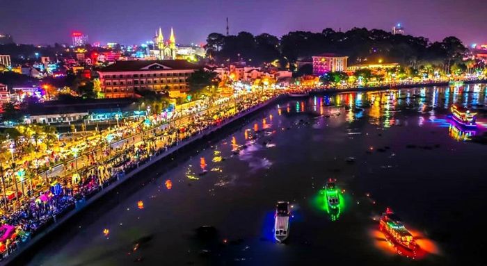 Phố đi bộ Bạch Đằng, điểm đến sôi động không thể bỏ qua tại Bình Dương