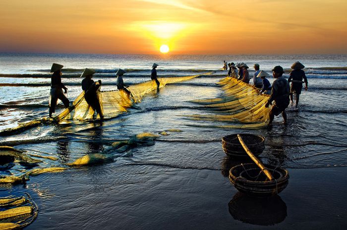 Bản đồ du lịch Việt Nam với những điểm đến nổi bật từ Bắc vào Nam.