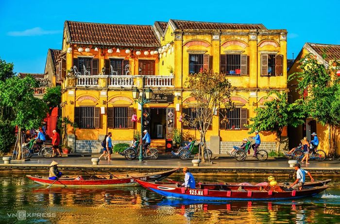 Bản đồ du lịch Việt Nam và các điểm đến nổi bật từ Bắc vào Nam.