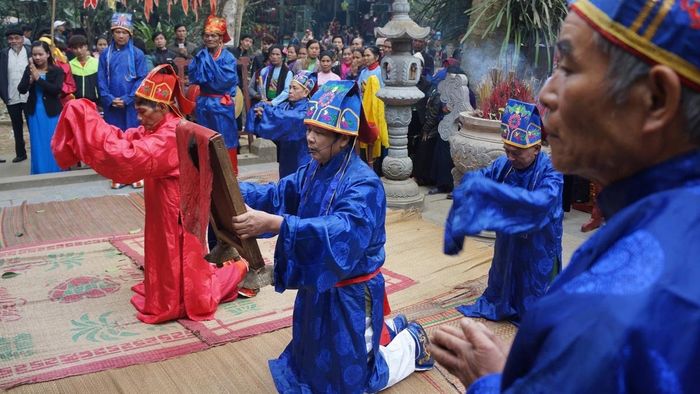 Không khí náo nhiệt của lễ hội Rước Thần Cá tại Thanh Hóa