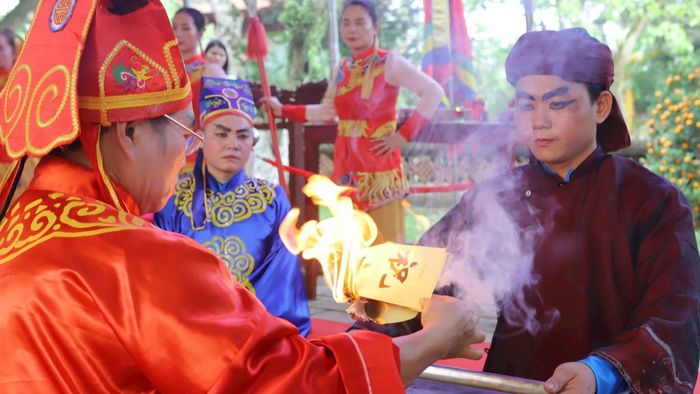 Không khí lễ hội Lê Hoàn