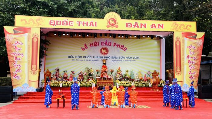 Trải nghiệm lễ hội Cầu phúc tại Đền Độc Cước