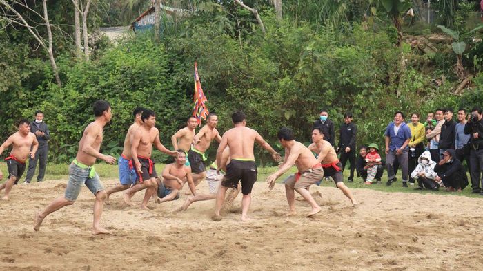 Hội Vật Cù Thanh Chương tại Nghệ An là một lễ hội đặc sắc, mang đậm bản sắc văn hóa địa phương.