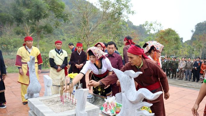 Lễ hội Hang Bua tại Nghệ An