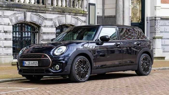 Giá Mini Cooper Clubman dao động trong khoảng từ 2 tỷ đến hơn 2 tỷ.