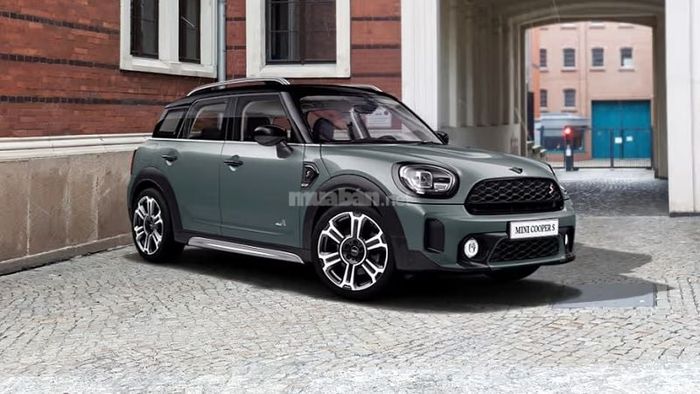 Giá Mini Cooper Countryman hiện tại dao động trong khoảng từ 2 tỷ đến 2,3 tỷ.