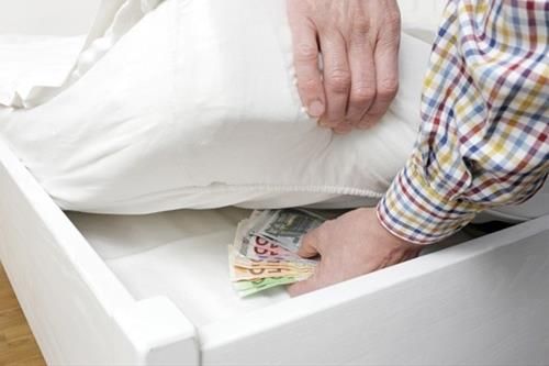 Những chỗ không nên giấu tiền trong nhà