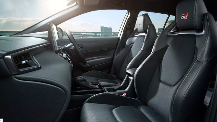 Toyota Corolla Cross GR Sport 6.PNG