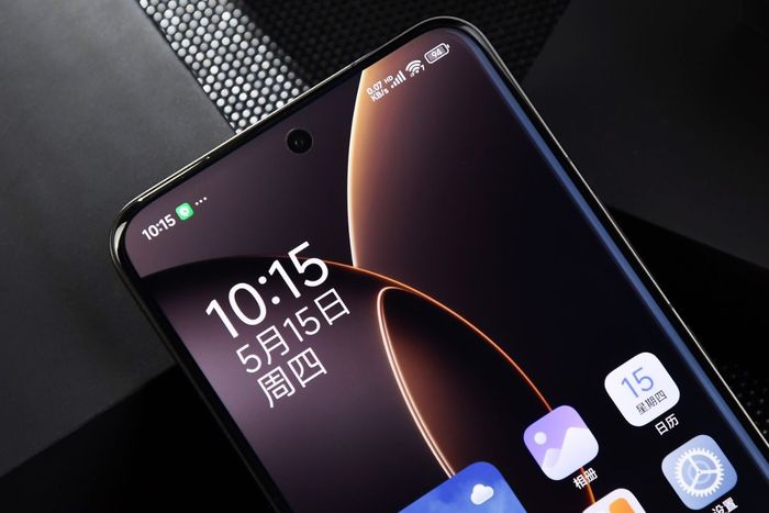 Màn hình Xiaomi 15s Pro có kích thước 6.73 inches, sử dụng tấm nền LTPO AMOLED