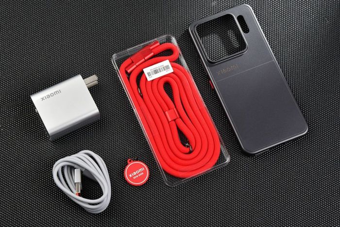 Tất cả phụ kiện đi kèm trong hộp của Xiaomi 15s Pro