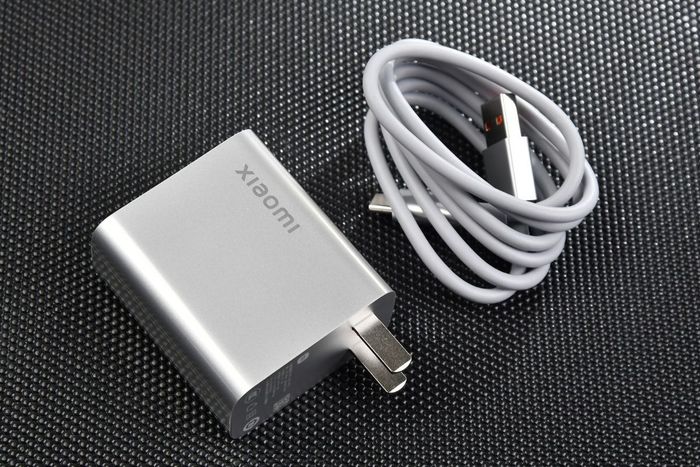 Bộ sạc và cáp Xiaomi 15s Pro