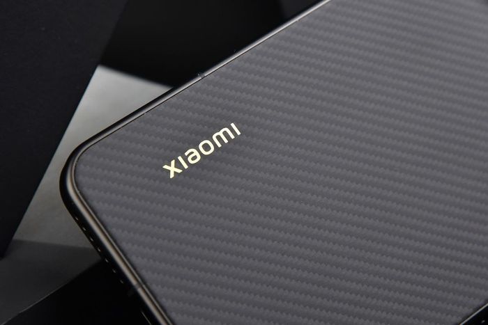 Xiaomi 15s Pro với dung lượng pin 6,100mAh