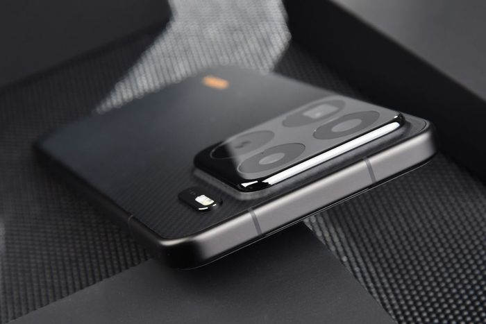 Xiaomi 15s Pro với các cạnh viền vát phẳng