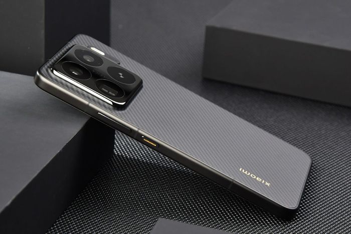 Vị trí nút nguồn và nút điều chỉnh âm lượng của Xiaomi 15s Pro