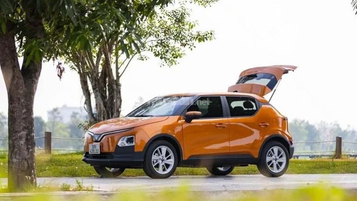 Xe trang bị khung gầm liền khối kết hợp hệ thống treo hiện đại, mang lại sự ổn định khi vận hành.