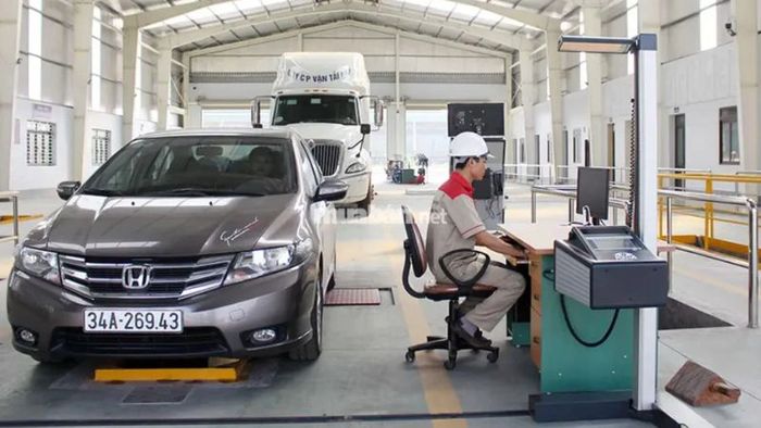Kể cả khi chỉ chậm đăng kiểm ô tô 1 ngày, người điều khiển phương tiện vẫn bị xem là vi phạm quy định pháp luật.