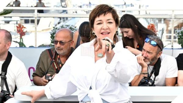 Lynne Ramsay và Ezra Miller tái hợp trong dự án phim ma cà rồng mới.