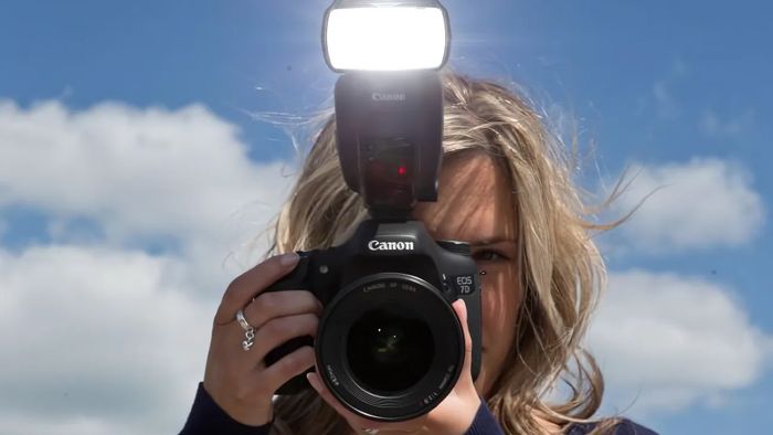 Cách sử dụng đèn flash máy ảnh đơn giản và hiệu quả