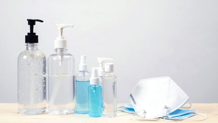Khắc phục ống kính máy ảnh bị trầy bằng cồn y tế đơn giản tại nhà
