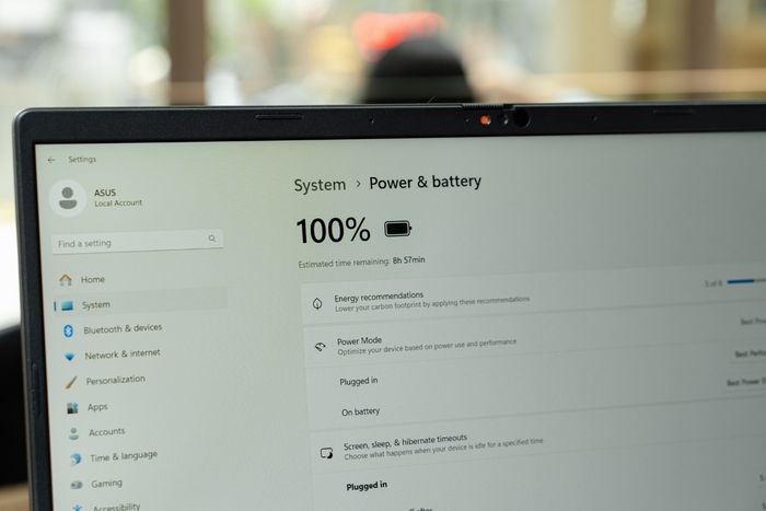 Viên pin 70Wh mang đến thời gian sử dụng ấn tượng lên tới 20 giờ