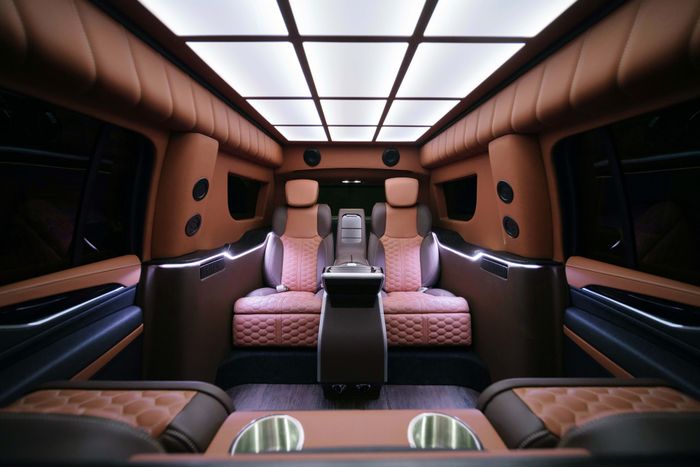 this-armored-escalade-protects-you-from-rifles-and-grenades-while-you-watch-tiktok_2.jpg