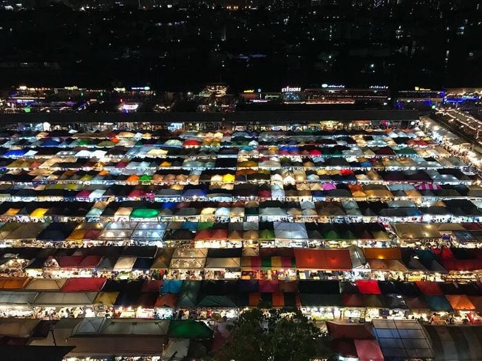 Khám phá những khu chợ đêm sầm uất nhất tại Bangkok