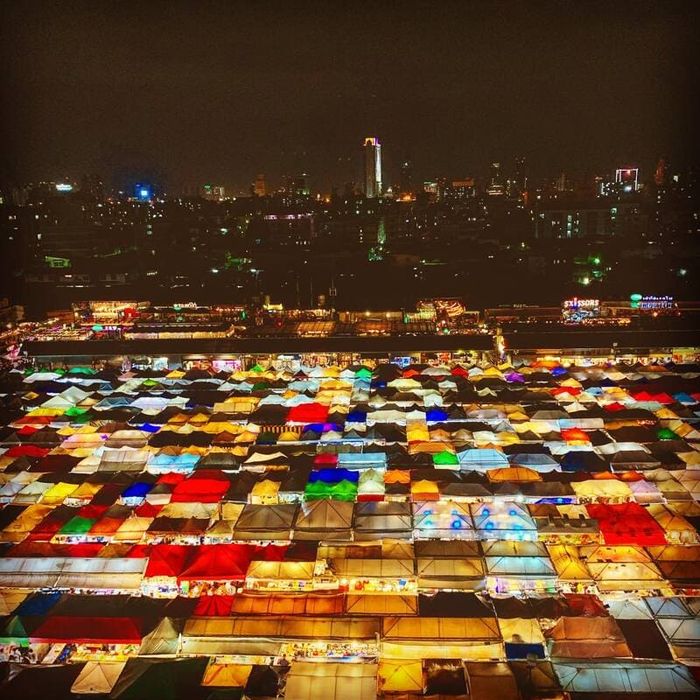Khám phá các khu chợ đêm sầm uất nhất tại Bangkok