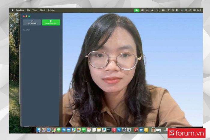Sử dụng tính năng Trung tâm Màn hình trong cuộc gọi video trên MacBook Air M4 - 5