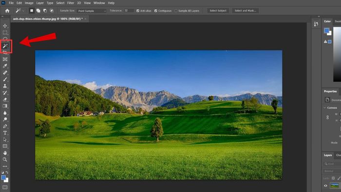 Sử dụng công cụ Magic Wand Tool để lấy mã màu trong Photoshop bước 1