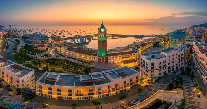 Khám phá điểm check-in tại Thị trấn Hoàng hôn Sunset Town Phú Quốc 9