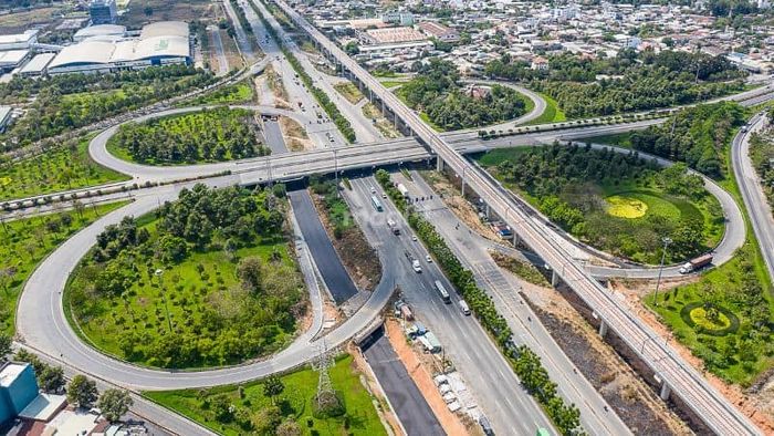 Tiện ích và cơ sở hạ tầng xung quanh ngã tư Bình Thái đang phát triển mạnh mẽ.